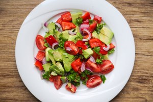 Салат из авокадо и помидоров рецепт
