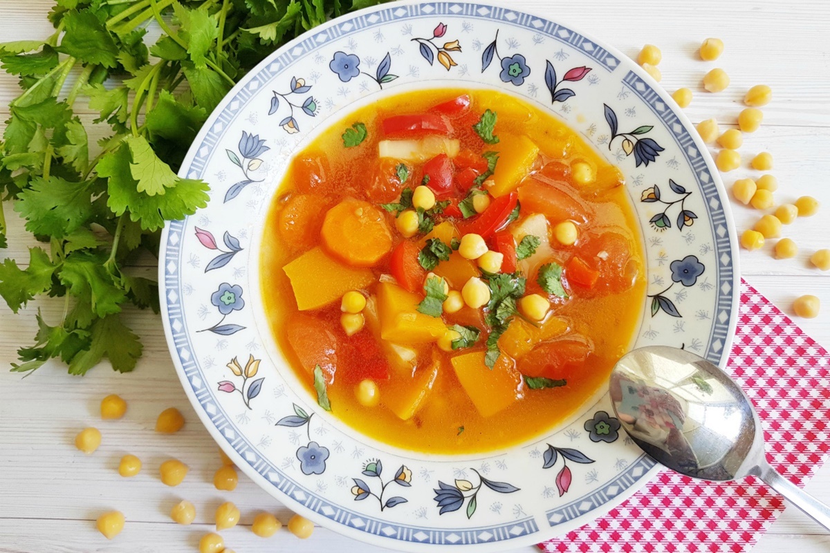 Овощи вкусные супы. Овощной суп. Овощи для супа. Лёгкий супчик овощной. Овощные супы наваристые.