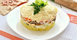Слоёный салат с плавленым сыром