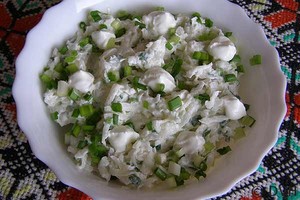 Как оформить салат из белой редьки