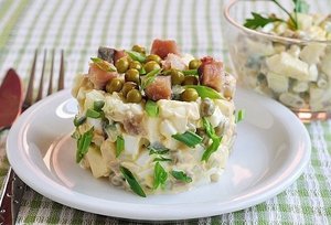 Рецепты салатов из копчёной, солёной и сырой скумбрии