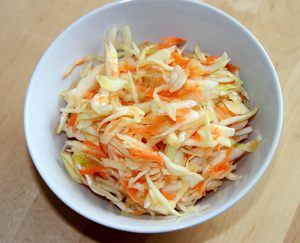 Как приготовить салата из капусты и морковью