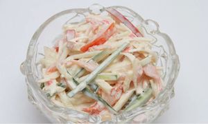 Как легко приготовить салат из крабовых палочек
