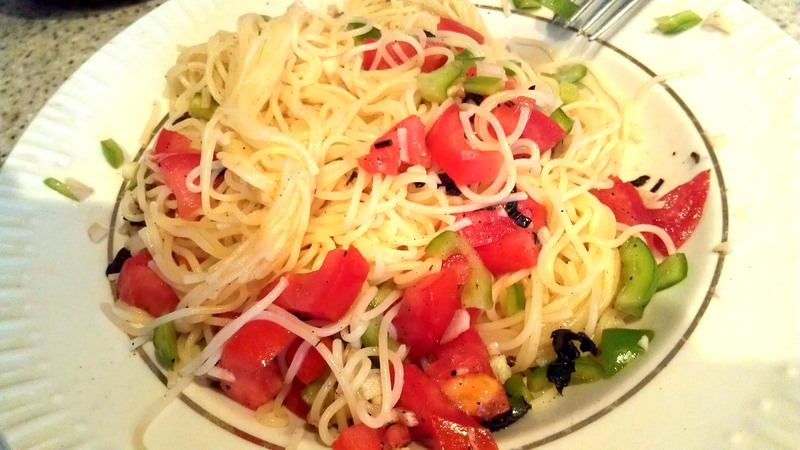 Салат со спагетти и арахисом