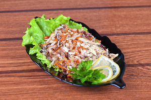 Китайский салат из рисовой лапши