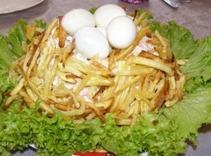 Как подается салата с картошкой фри