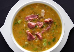 Сколько калорий в гороховом супе с копченостями