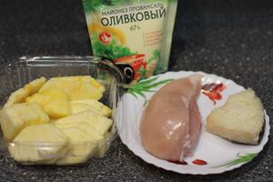 Салат с ананасом и куриной грудкой
