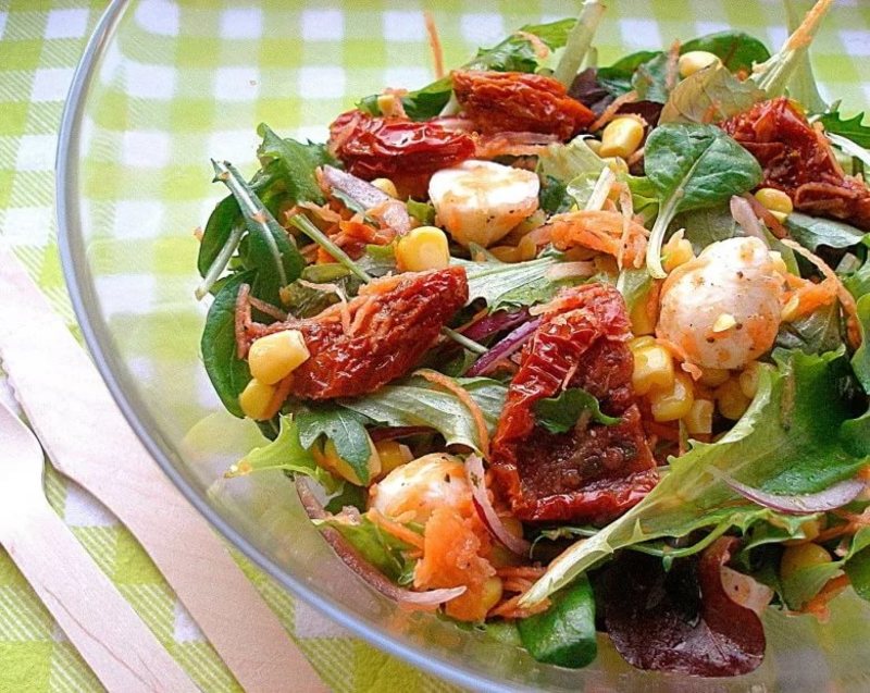 Рецепты обычных и теплых салатов с вялеными помидорами