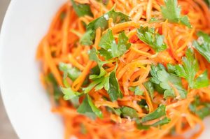 Салат из моркови по корейски с курицей