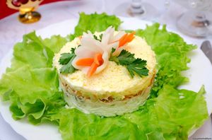 Рецепты рыбных салатов: из шпрот, лосося и горбуши