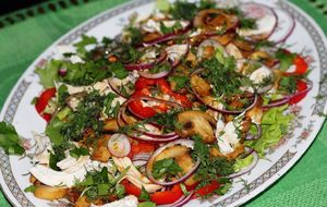 Как приготовить салат с жаренными грибами